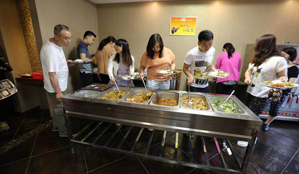 什么是團膳服務(wù),食堂是否屬于團膳膳食？